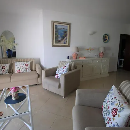 3c - 2 Bedrooms * Luz