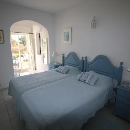 3c - 2 Bedrooms