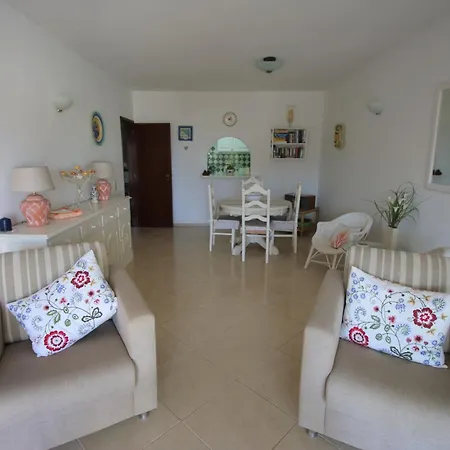 3c - 2 Bedrooms