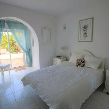 3c - 2 Bedrooms *
