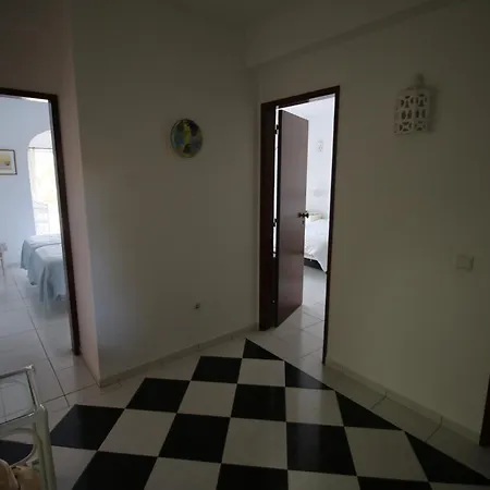 3c - 2 Bedrooms *