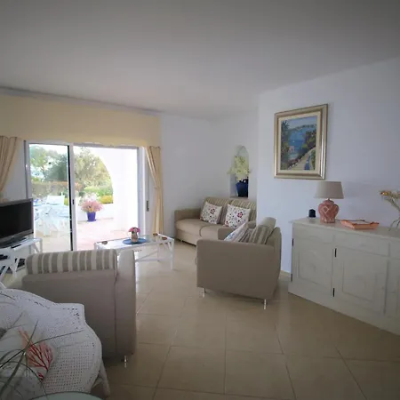 3c - 2 Bedrooms