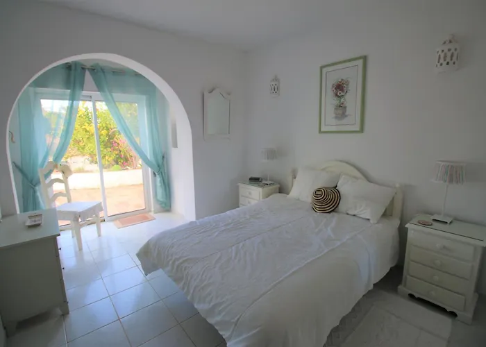3c - 2 Bedrooms