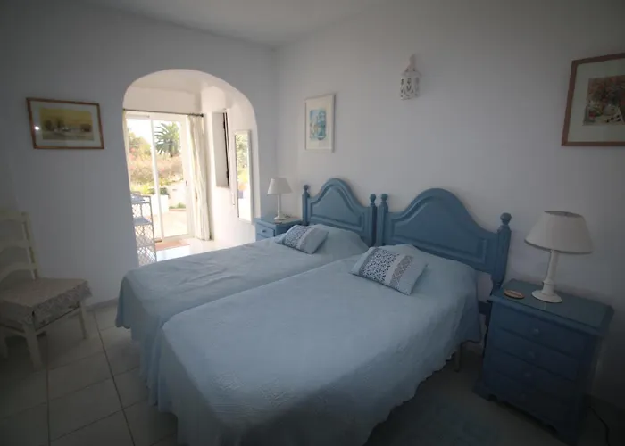 3c - 2 Bedrooms
