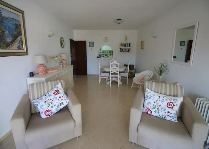 3c - 2 Bedrooms