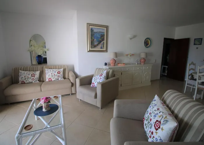 3c - 2 Bedrooms * Luz